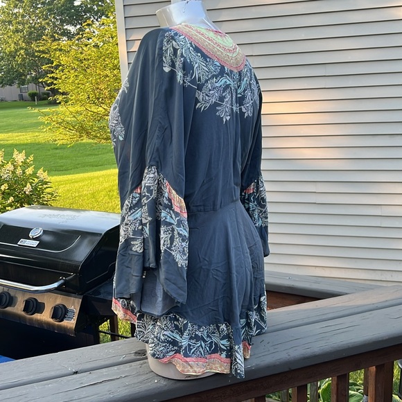 Free People BOHO Sunset Dreams Printed Bell-Sleeve Tunic large - Picture 4 of 11